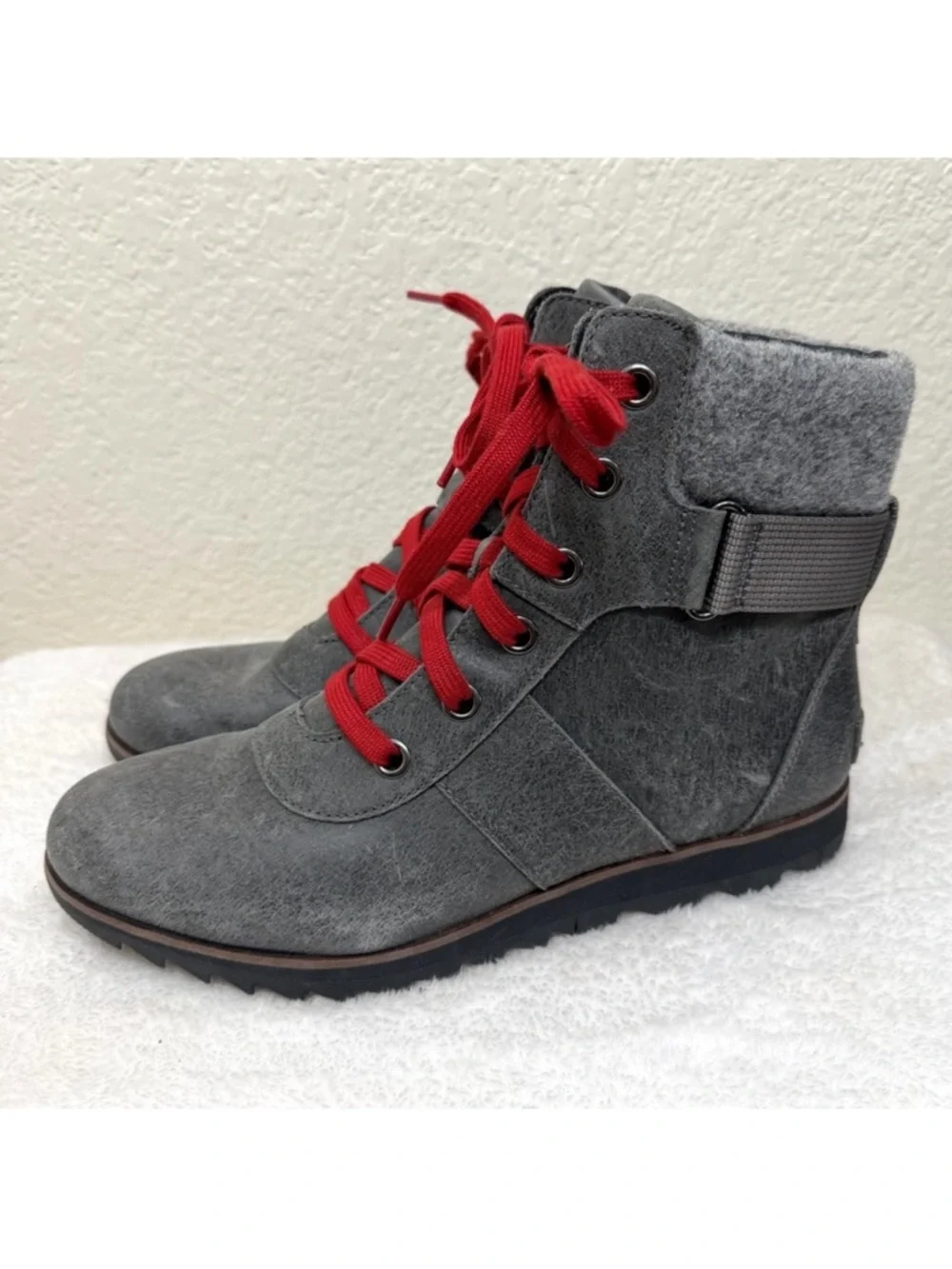 Sorel Harlow Conquest Ankle Boots Gray Distress Leather 3730-052